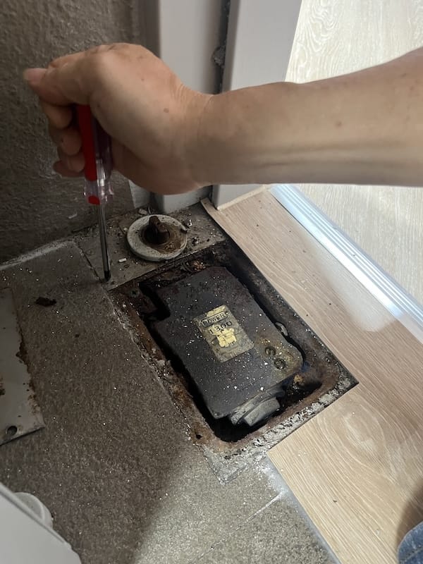 Floor hinge repair1