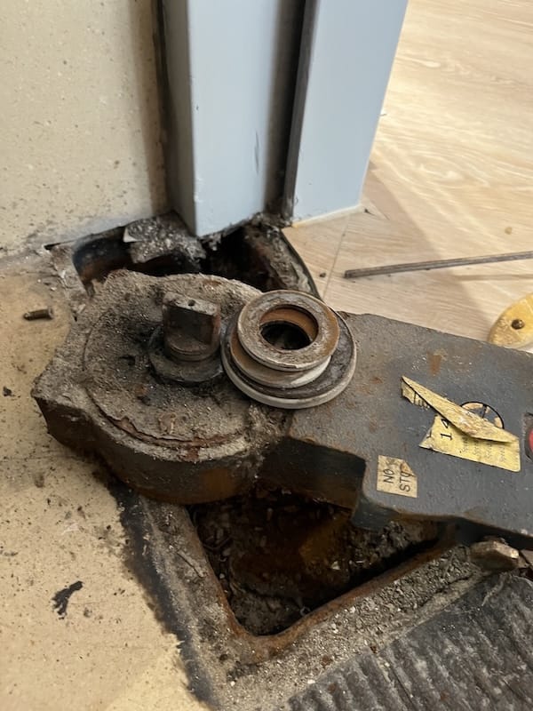 Floor hinge repair2